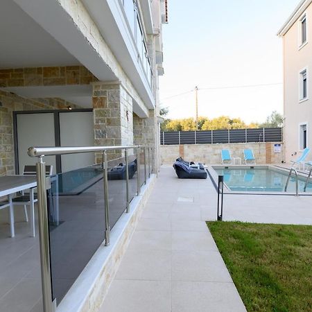 Momento Luxury Apartments Walking Distance From The Beach นิเกียนา ภายนอก รูปภาพ