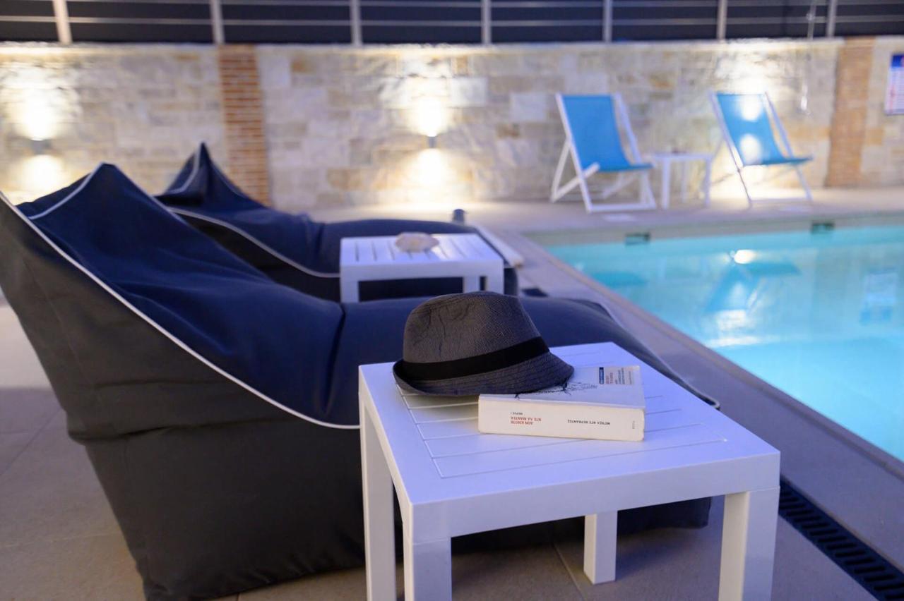 Momento Luxury Apartments Walking Distance From The Beach นิเกียนา ภายนอก รูปภาพ
