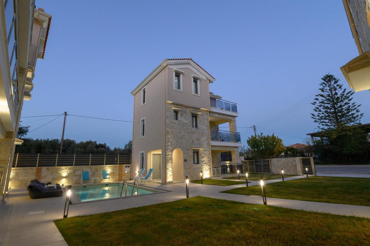 Momento Luxury Apartments Walking Distance From The Beach นิเกียนา ภายนอก รูปภาพ